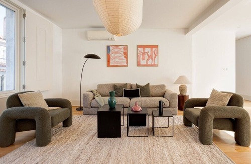 Sao Paulo Apartment | Pearl of Chiado: T4 apartment in central Chiado with AC/Llift/parking and charm