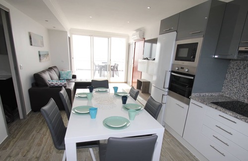 Patio Apartment | Penthouse 2 bedroom apartment with Stunning Panoramic Sea Views, air con