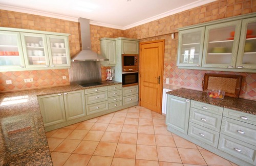 Albardeira Villa | Perfect Family 3 Bedroom Villa w/ Private Pool+ BBQ, Near Town & Beach, WiFi,A/C