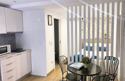 Alfama Apartment | Perfect for 2 Studio in iconic Graça. Wifi, Tram28
