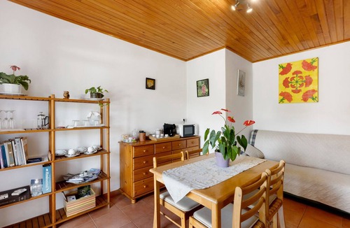 Arouca House | Pêssego - Al Apartment with Mountain View, Wi-Fi, and Air Conditioning