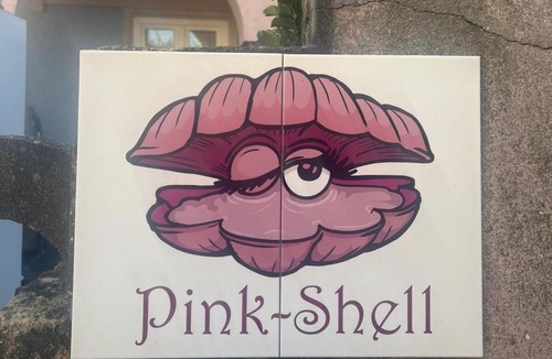Oliveira De Azemeis Bed & Breakfast | Pink-Shell