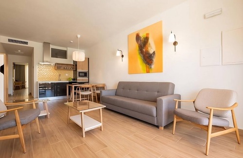 Luz Apartment | Pleasant Stay! Kitchenette, Outdoor Pool, Pets Allowed, Close to Luz Beach!