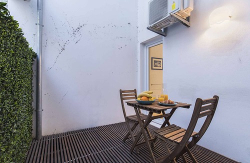 Lisbon Old Town Apartment | Polo Room - Clean & Safe