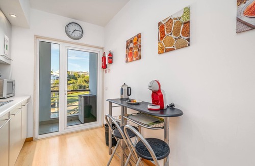 Telheiro Apartment | Pool-view apartment in marina