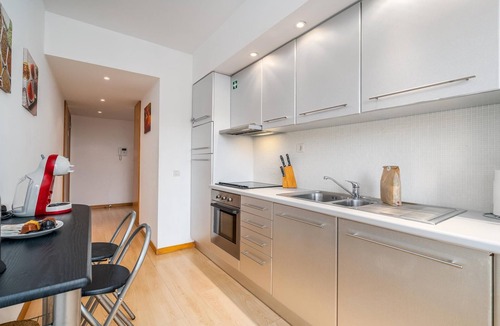 Telheiro Apartment | Pool-view apartment in marina