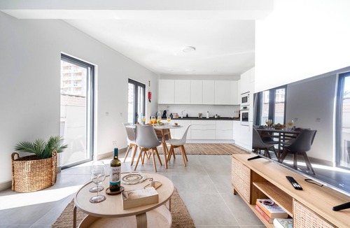 Portimao Apartment | Portimao riverview T2 luxe 1st floor with Balcony, Wi-Fi and Air Conditioning