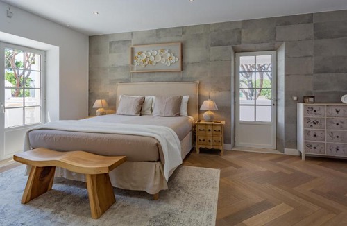 Quarteira Villa | Portuguese mansion close to marina, golf and beach.