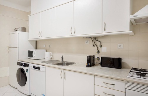 Prainha Apartment | Prainha 2BR with Balcony & Pools | Alvor