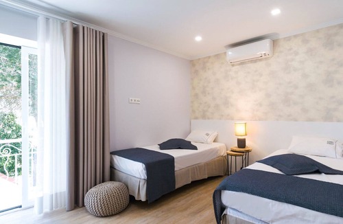 Sao Juliao House | Prana Nature Villa - Five Bedroom House, Sleeps 16