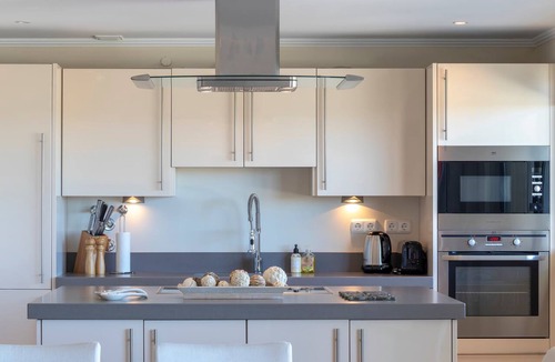 Ferragudo Apartment | Premier nº 31 - Modern Two Bedroom Apartment with Jacuzzi