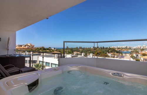 Ferragudo Apartment | Premier nº 37 - Modern Two Bedroom Apartment with Sea Views