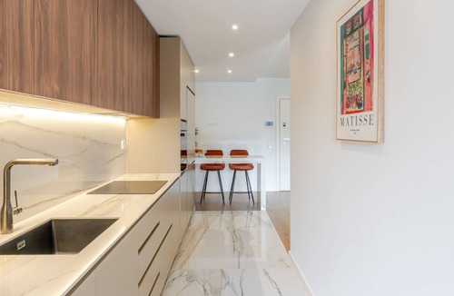 Santa Marinha Apartment | Premium Flat w/Rooftop Pool & Garage by HostWise