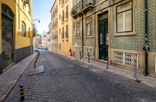 Lisbon Old Town Apartment | Prime Location Design Family Apartment | Wi-Fi