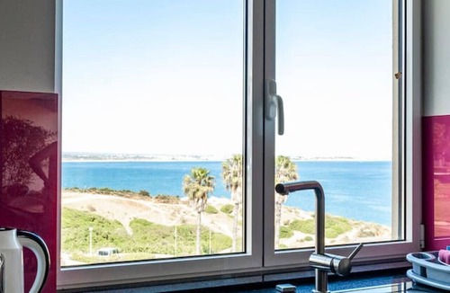 Ameijeira Condo | Prime Oceanfront 2BR Apt Walk to Beach & Lagos
