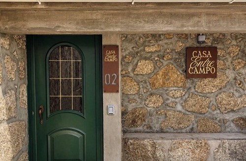 Canhoso House | Private 3-Bedroom Home in a Shared House