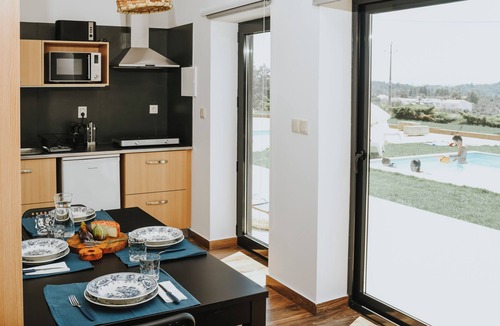 Peso Apartment | Private 30 m² suite with garden access, private bathroom and equipped kitchenette. Shared seasonal pool, barbecue, fire pit and telescope. Free parking. Breakfast on request. Pets: €7/night.
