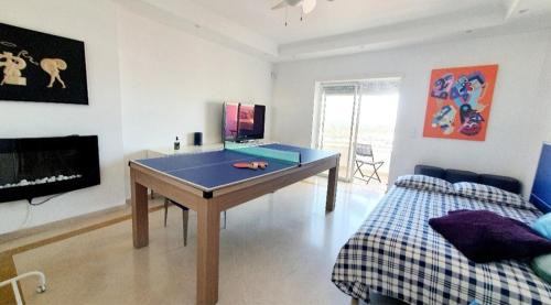 Pragal House | Private Room & Ensuite Bathroom In Stylish Shared Apartment - River View, Beach & Lisbon Accesss