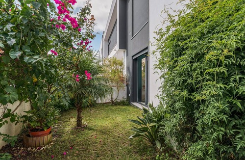 Setubal Apartment | Private Suite Quarto do Papagaio – Terrace, Garden & Private Entrance