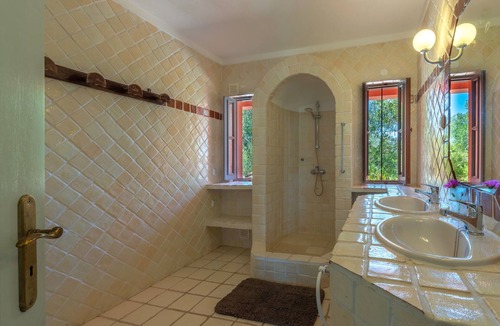 Olhao House | Private villa with private garden, pool and sea view