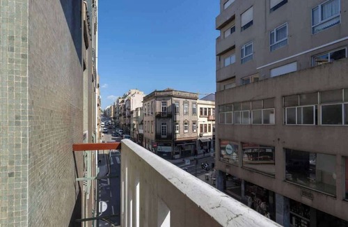 Cedofeita Apartment | Prized Spacious Flat | Balcony by HostWise