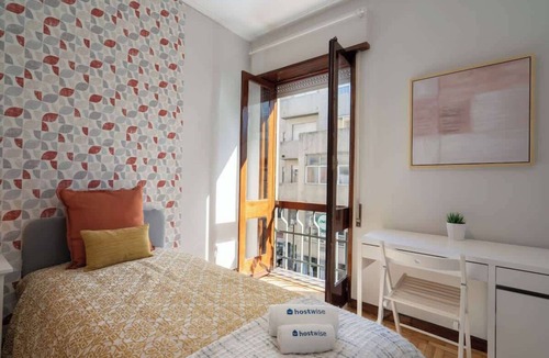 Cedofeita Apartment | Prized Spacious Flat | Balcony by HostWise