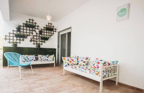 Santa Catarina da Fonte do Bispo House | Crochet Vacation Home, a 15-minute drive from the beach