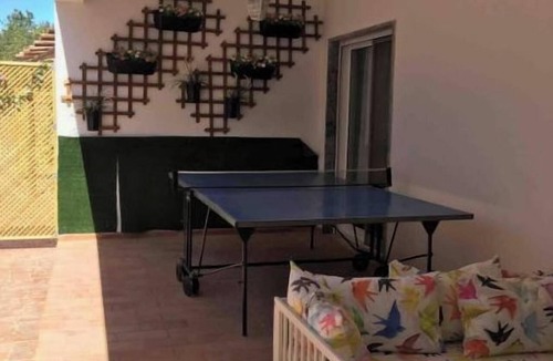 Santa Catarina da Fonte do Bispo House | Crochet Vacation Home, a 15-minute drive from the beach
