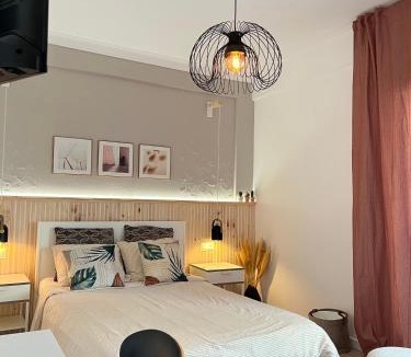 Reboleira House | Quarto confortável com varanda