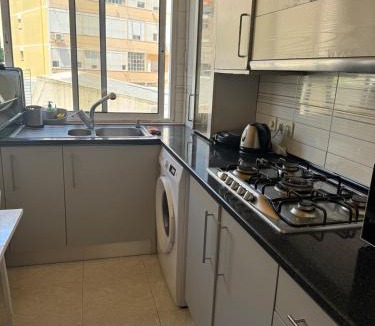 Amadora Apartment | Quarto confortável em apartamento familiar