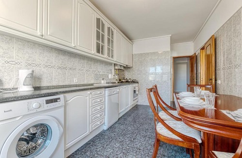 Santa Iria de Azoia House | Quarto duplo com vista rio num apartamento partilhado