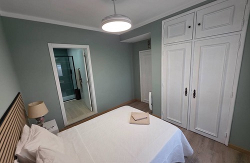 Santo Antonio dos Olivais House | Quarto Suite Hope Vista Jardim