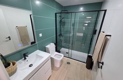 Santo Antonio dos Olivais House | Quarto Suite Hope Vista Jardim