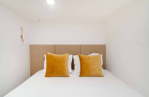 Sao Cristovao e Sao Lourenco Apartment | Quiet Retreat Just Minutes from the Buzz