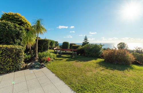 Ginetes House | Quinta Baviera: Your Charming Retreat with a Jacuzzi on São Miguel Island