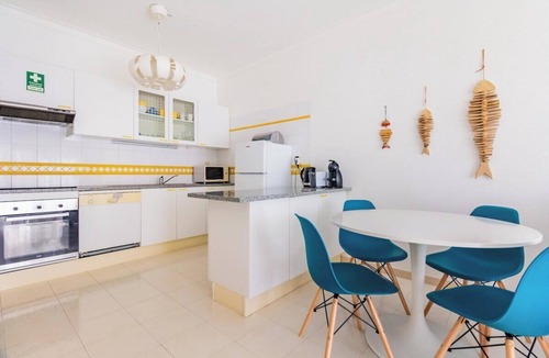 Alporchinhos Apartment | Quinta das Palmeiras Pool & Beach Stay