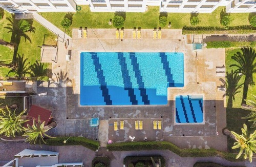 Alporchinhos Apartment | Quinta das Palmeiras Pool & Beach Stay