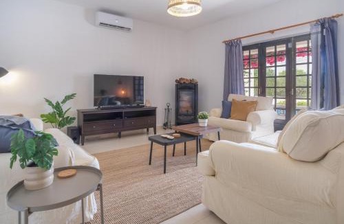 Sargacal House | Quinta do Coala - Spacious Countryside Orchard Escape, 10 min from Lagos