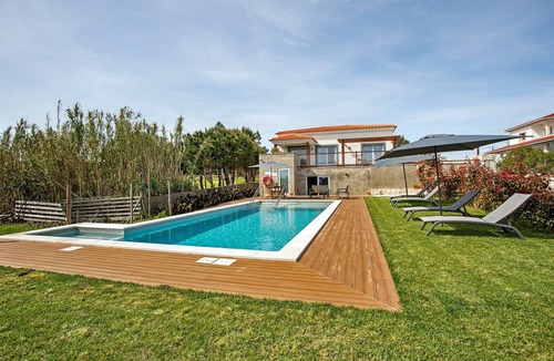 Raposos Apartment | Quinta dos Raposos – Suite Ar with Shared Pool, Terrace, and Wi-Fi