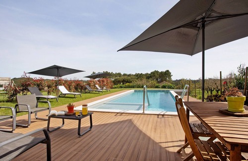 Raposos Apartment | Quinta dos Raposos – Suite Ar with Shared Pool, Terrace, and Wi-Fi
