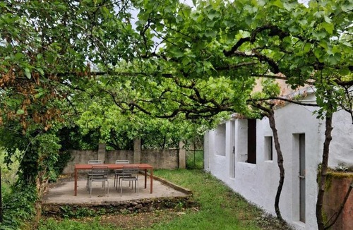 Lousa Apartment | Quinta Farm Stay - Silence and Nature Retreat