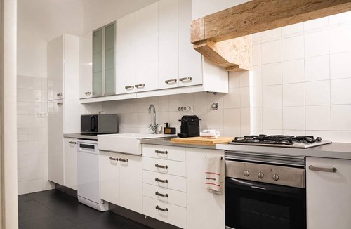 Merces Apartment | Rare 4BR Family Home | AC, Parking & Playroom