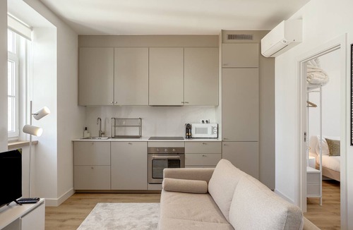 Santa Isabel Apartment | Rato Modern by Homing