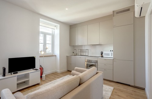 Santa Isabel Apartment | Rato Modern by Homing