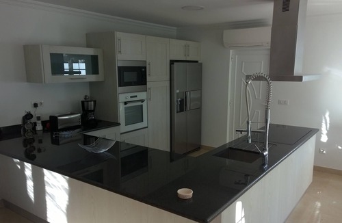 Lagoa de Albufeira Villa | Recent house with lagoon views 100 meters from the beach