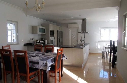 Lagoa de Albufeira Villa | Recent house with lagoon views 100 meters from the beach