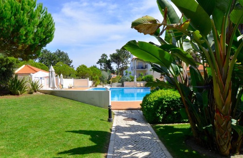 Praia del Rei Condo | Red House