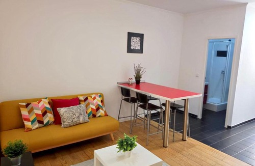 Lisbon Old Town Apartment | Red Passion Apartment Lisbon Lovers