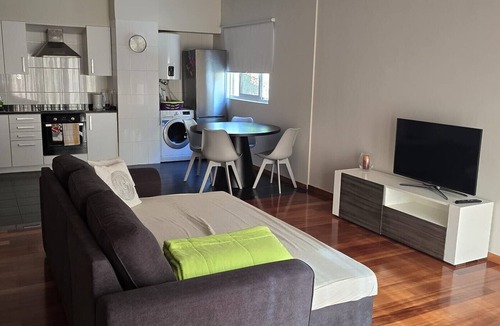 Canico Apartment | 'Refúgio do Atlântico' Apartment with Sea View, Shared Pool, and Wi-Fi