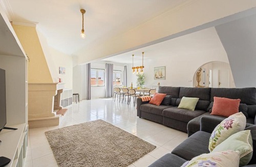 Praia de Santa Cruz Apartment | Refúgio Por do Sol x Apt with pool by the beach